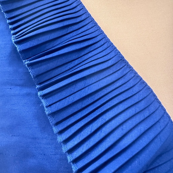 Oscar de la Renta Blue polyester lapis ruffle blouse size 10 with tag. - Picture 3 of 3